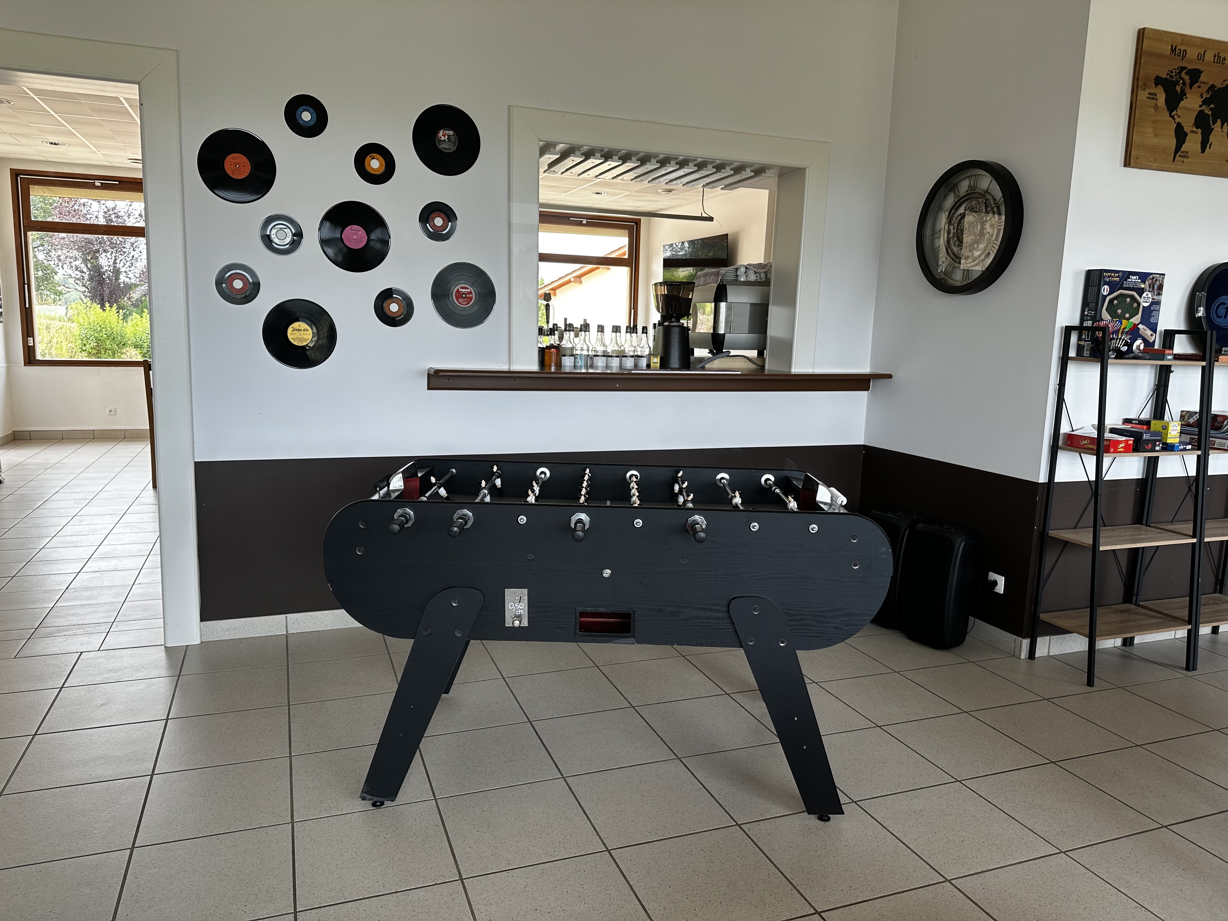 L'espace jeux et le bar du 13-1